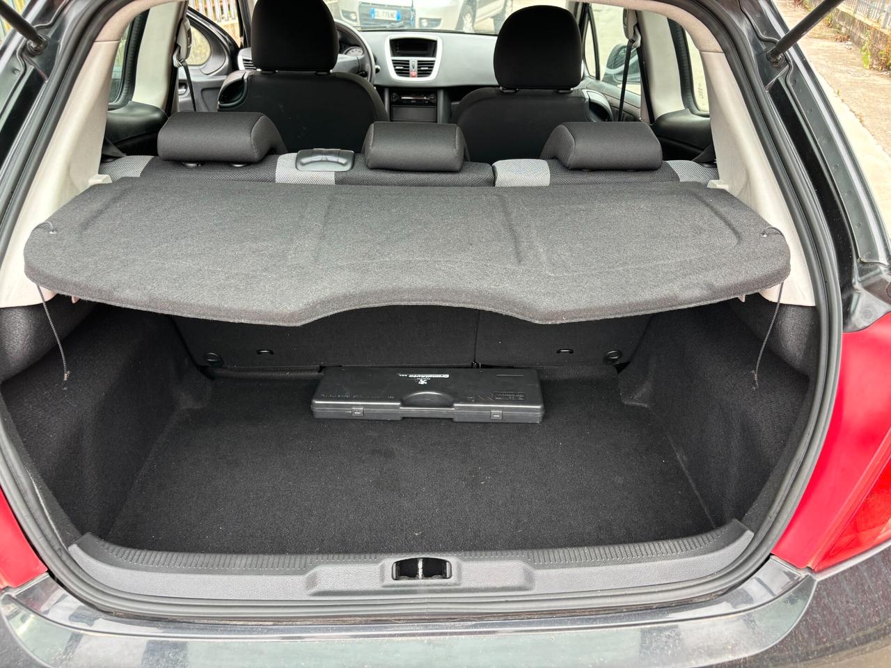 Peugeot 207 1.4 8V 75CV 3p. ONE Line