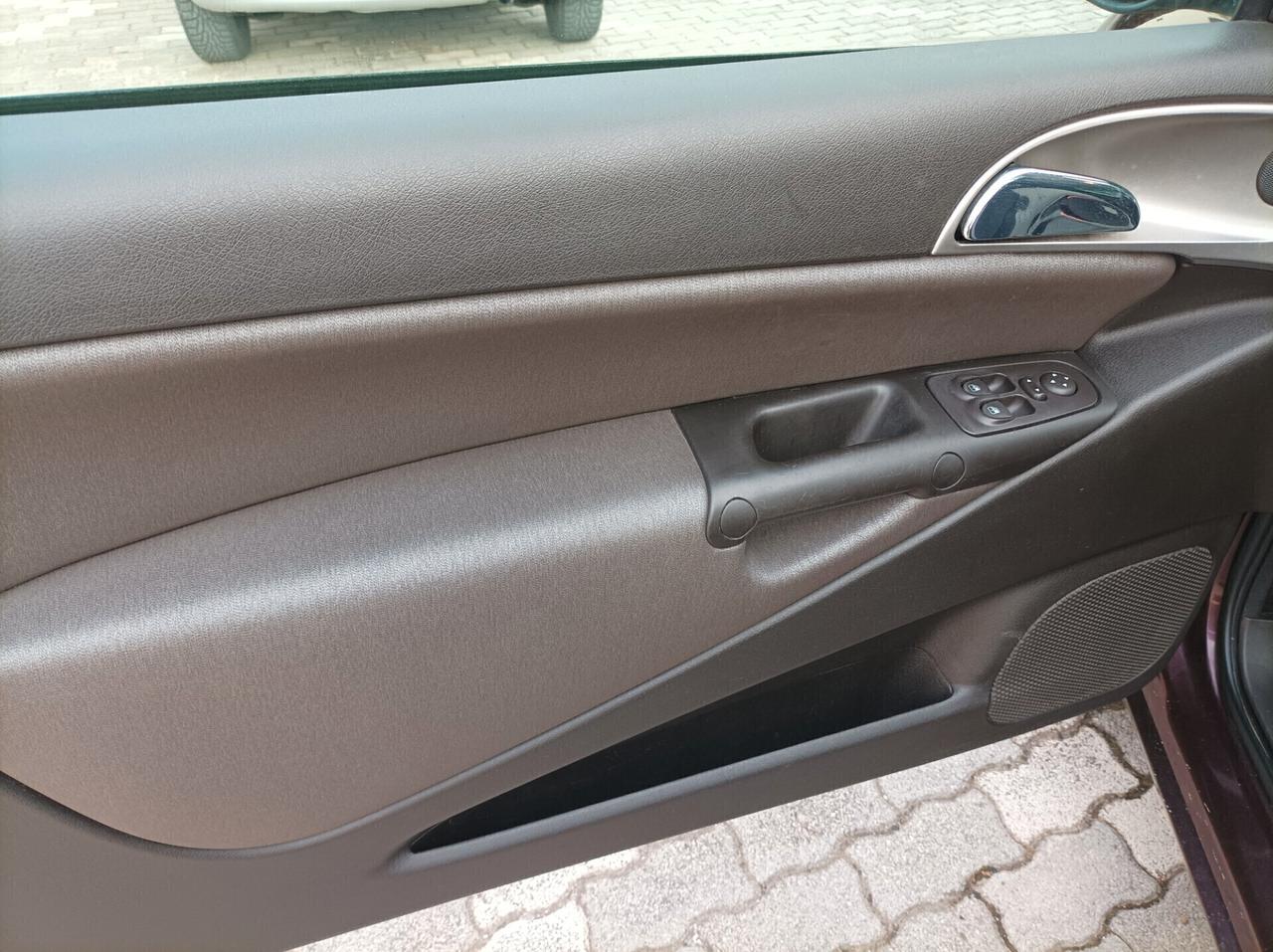 Lancia Ypsilon 1.3 MJT 90 CV Oro Bianco