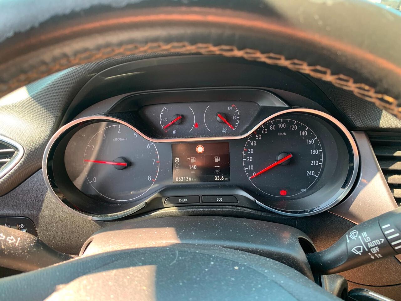 Opel crosland innovation full optional-benzina 1200 cc-solo 63000 km-unico proprietario-tagliandato completamente-suv spazioso e economico