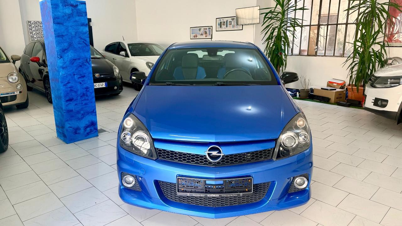 Opel Astra OPC 2.0 T 240CV