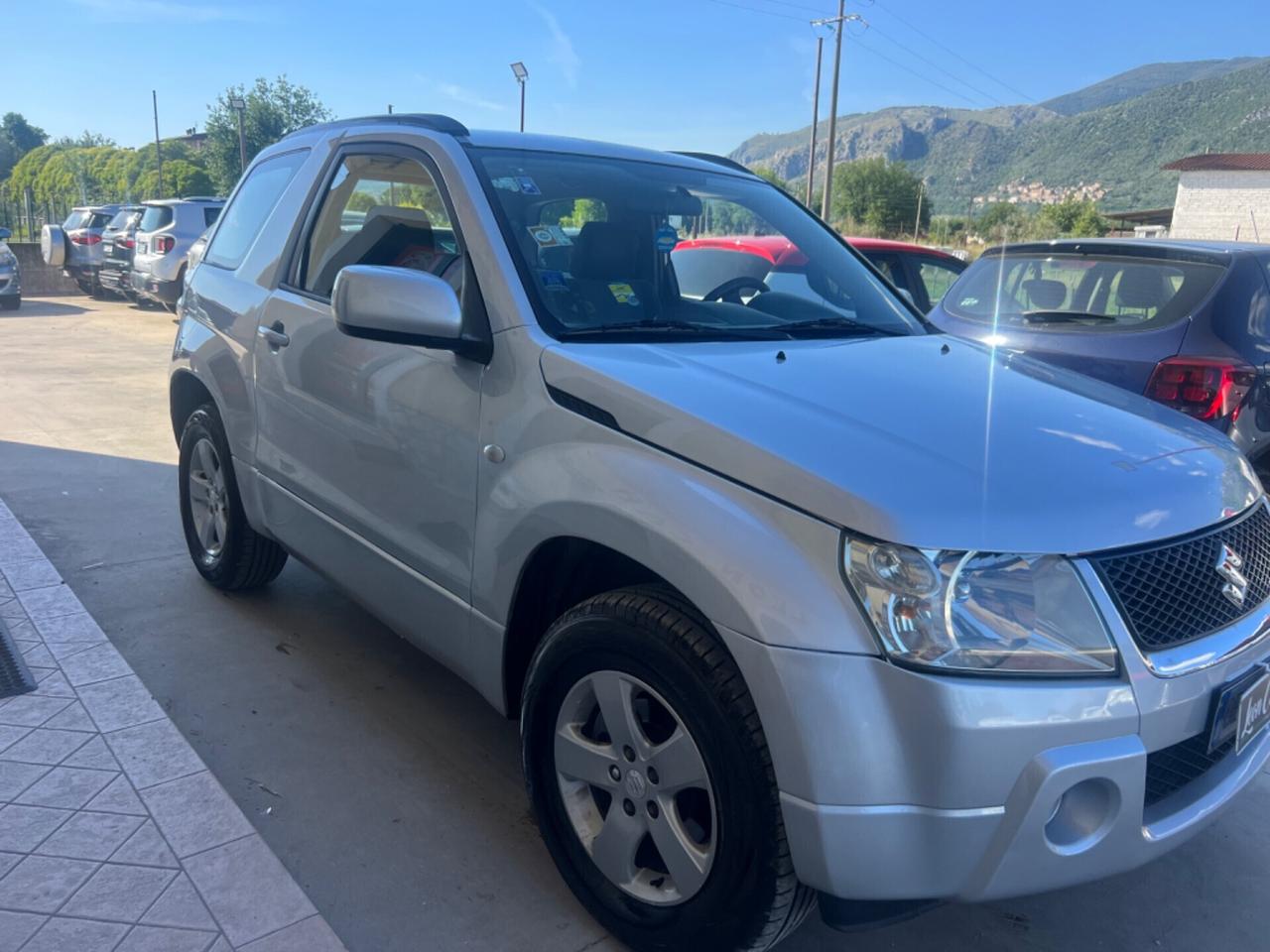Suzuki Grand Vitara 1.6 16V 3 porte 4x4 gommato e tagliandato