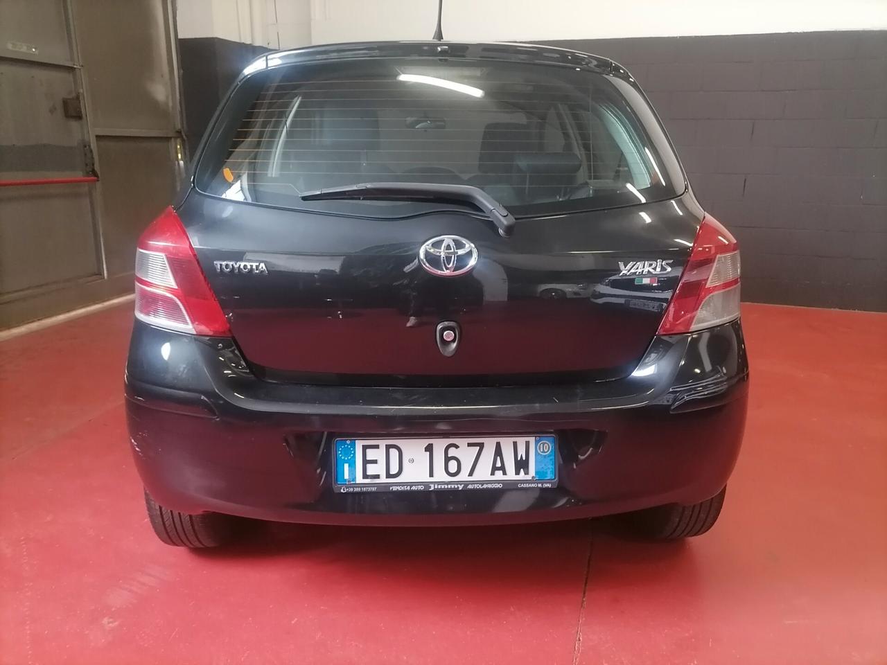Toyota Yaris 1.0 5 porte Luxury Pack