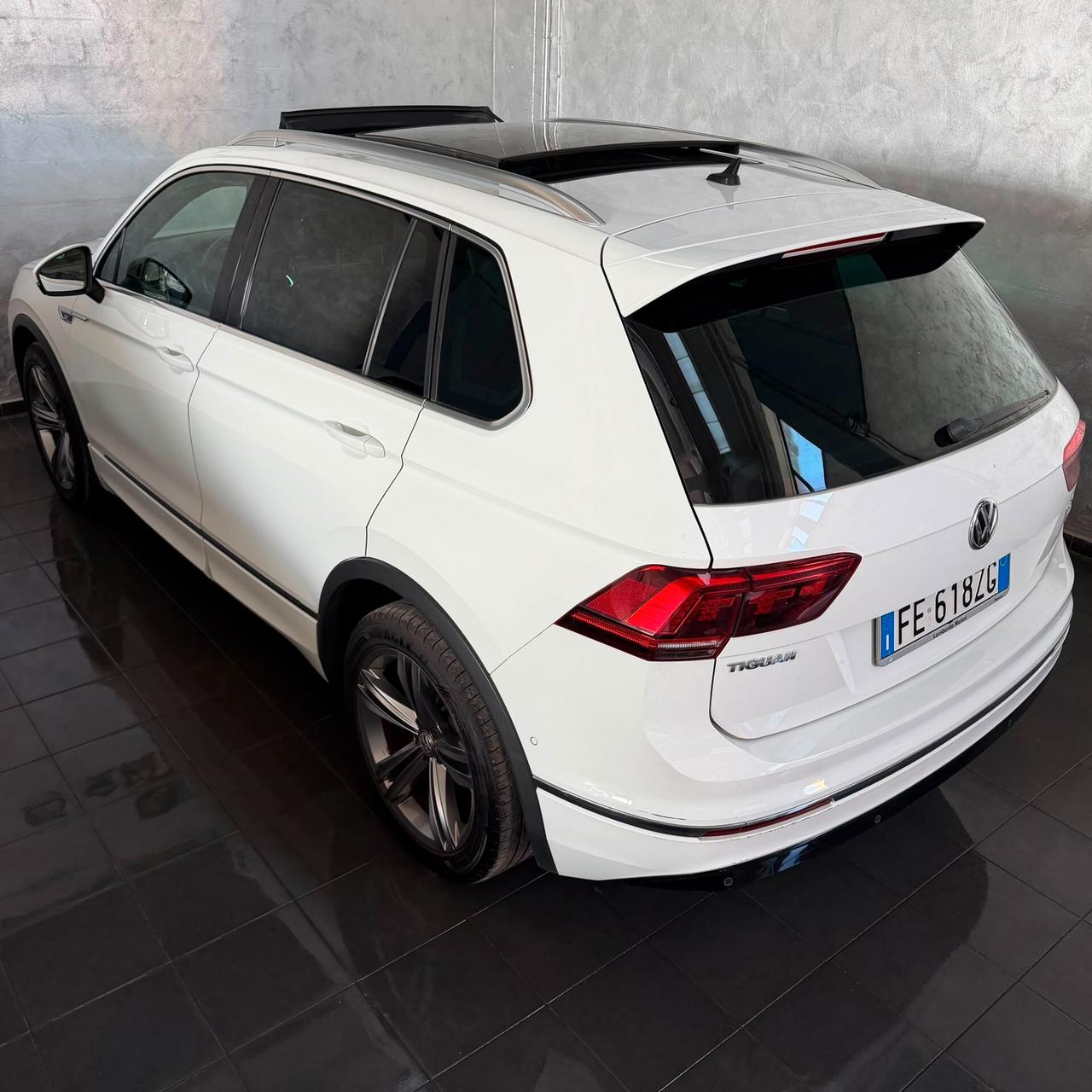 Volkswagen TIGUAN 2.0 TDI 4 MOTION DSG R-LINE