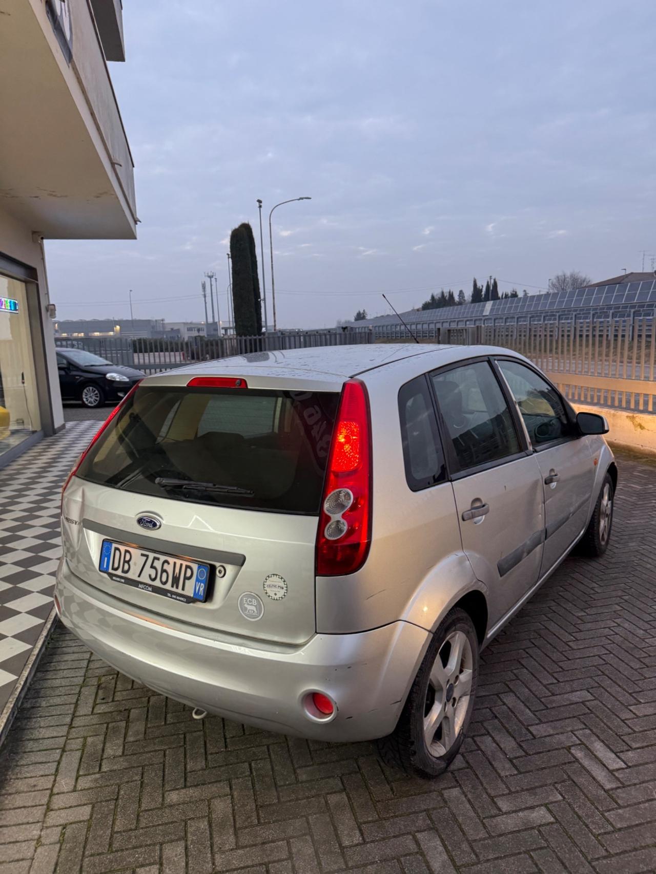 Ford Fiesta 1.2 16V 5p. Ghia