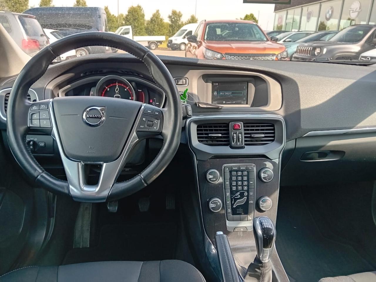 Volvo V40 2.0 d2 Momentum my17 E6