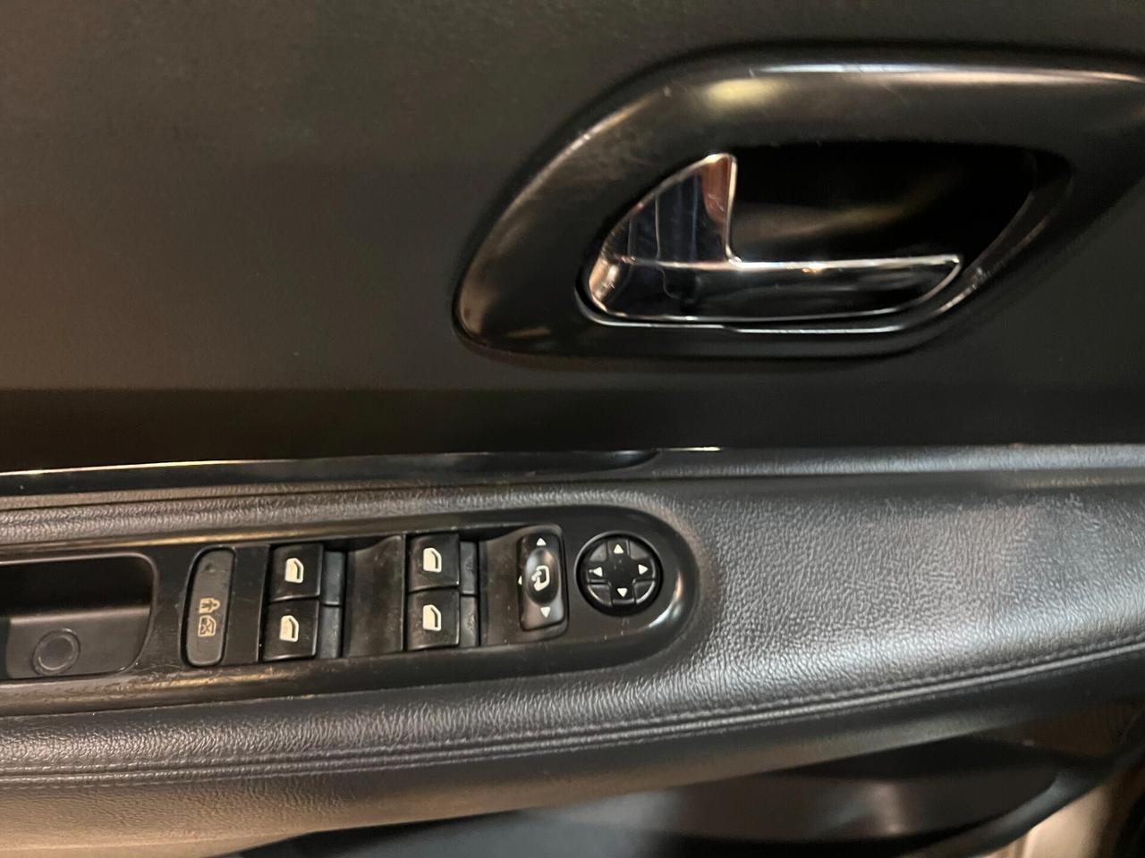 Peugeot 3008 1.6 HDi/TETTO+PELLE/UNIPROP