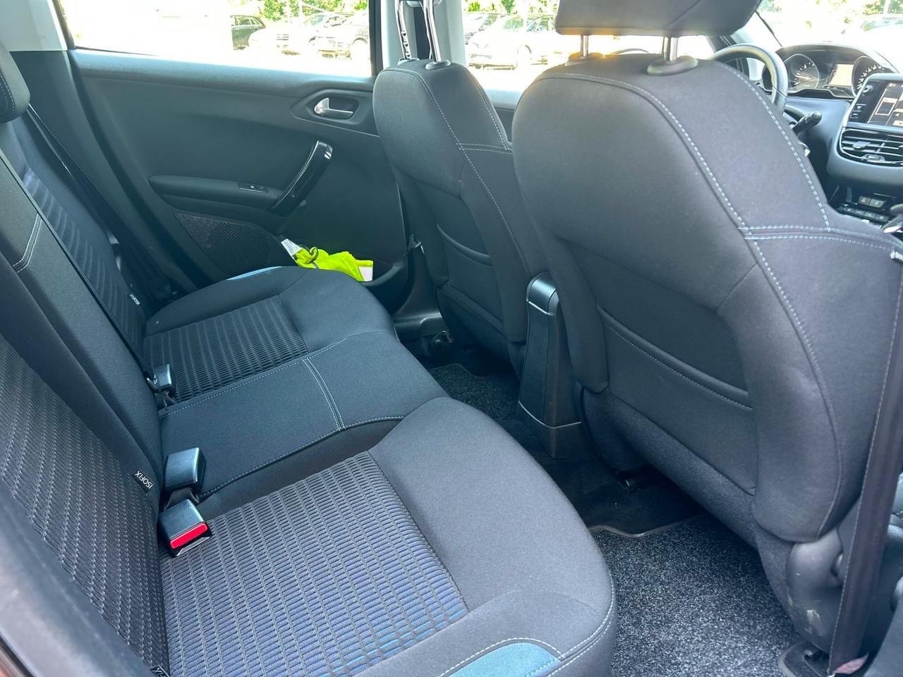 Peugeot 208 1.6 e-HDi 92 CV Allure 5p | Navi Retrocamera Clima Bi-Zona Cerchi 16”
