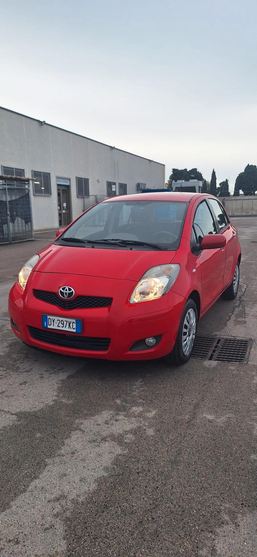 Toyota Yaris 1.3 5P. Sol NEOPATENTATI