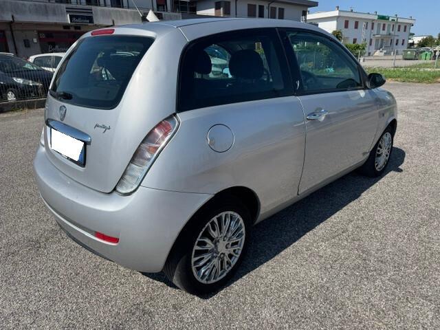 Lancia Ypsilon 1.3 MJT 75 CV Argento-OK NEOPATENTATI