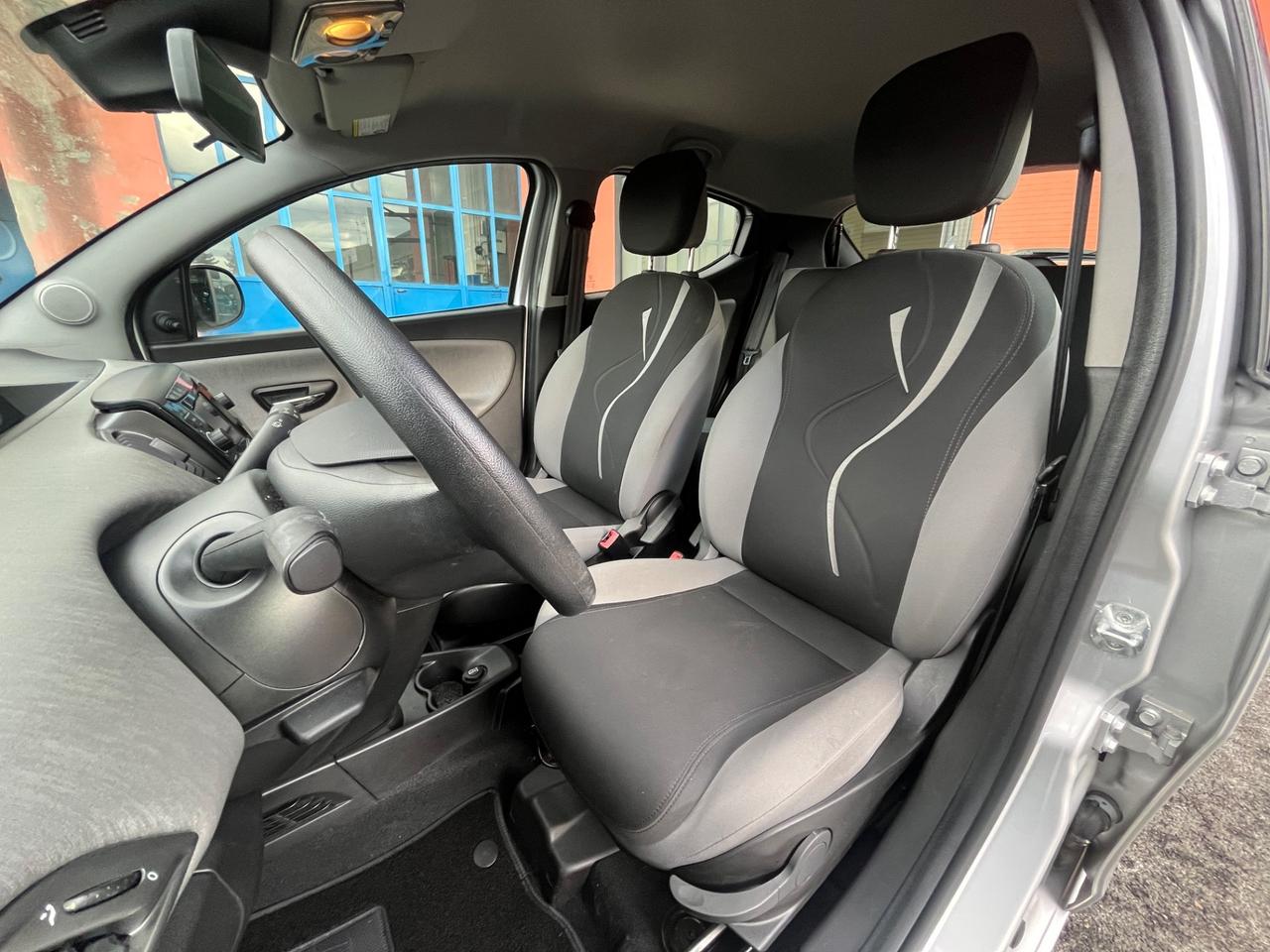 Lancia Ypsilon 1.2 69 CV5porte Silver-soloKm47500-