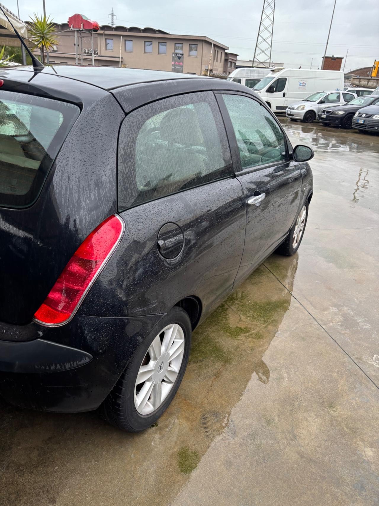 Lancia Ypsilon 1.2 16V Platino cambio automatico