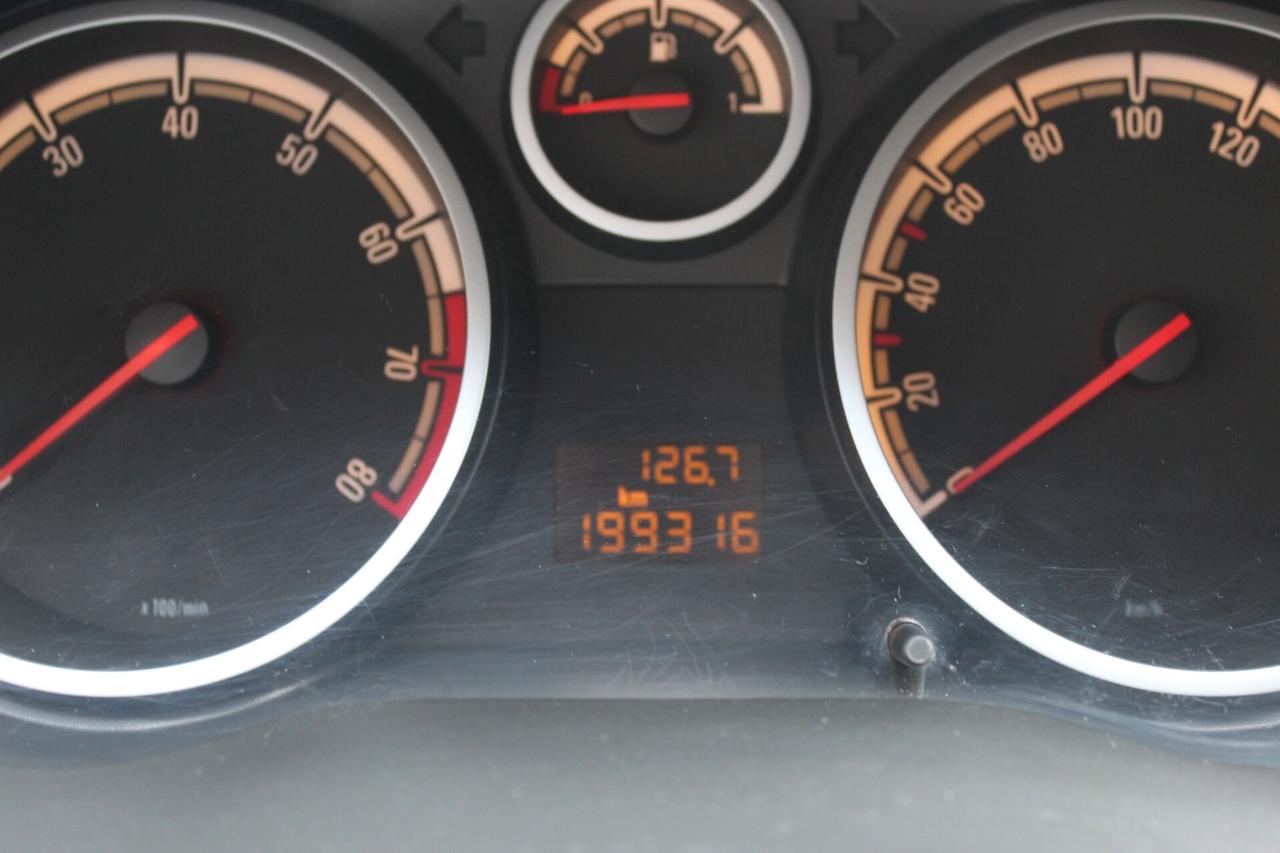 Opel Corsa 1.2 5 porte Cosmo Neopatentati