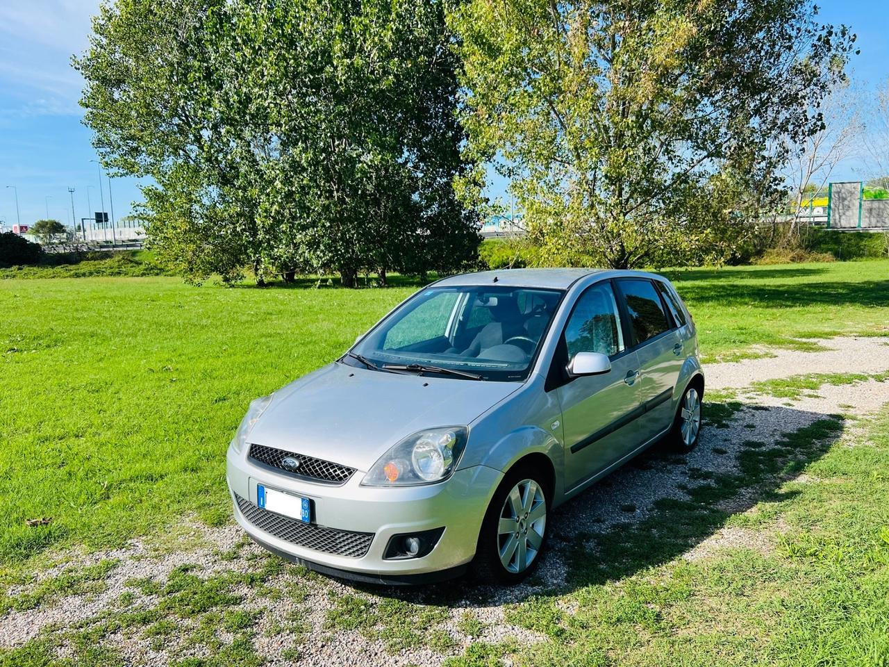 Ford Fiesta 1.2 16V 5p. Ghia