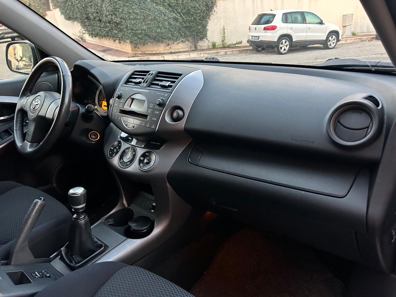 Toyota RAV 4 RAV4 2.2 D-4D 136 CV Sol unico propri