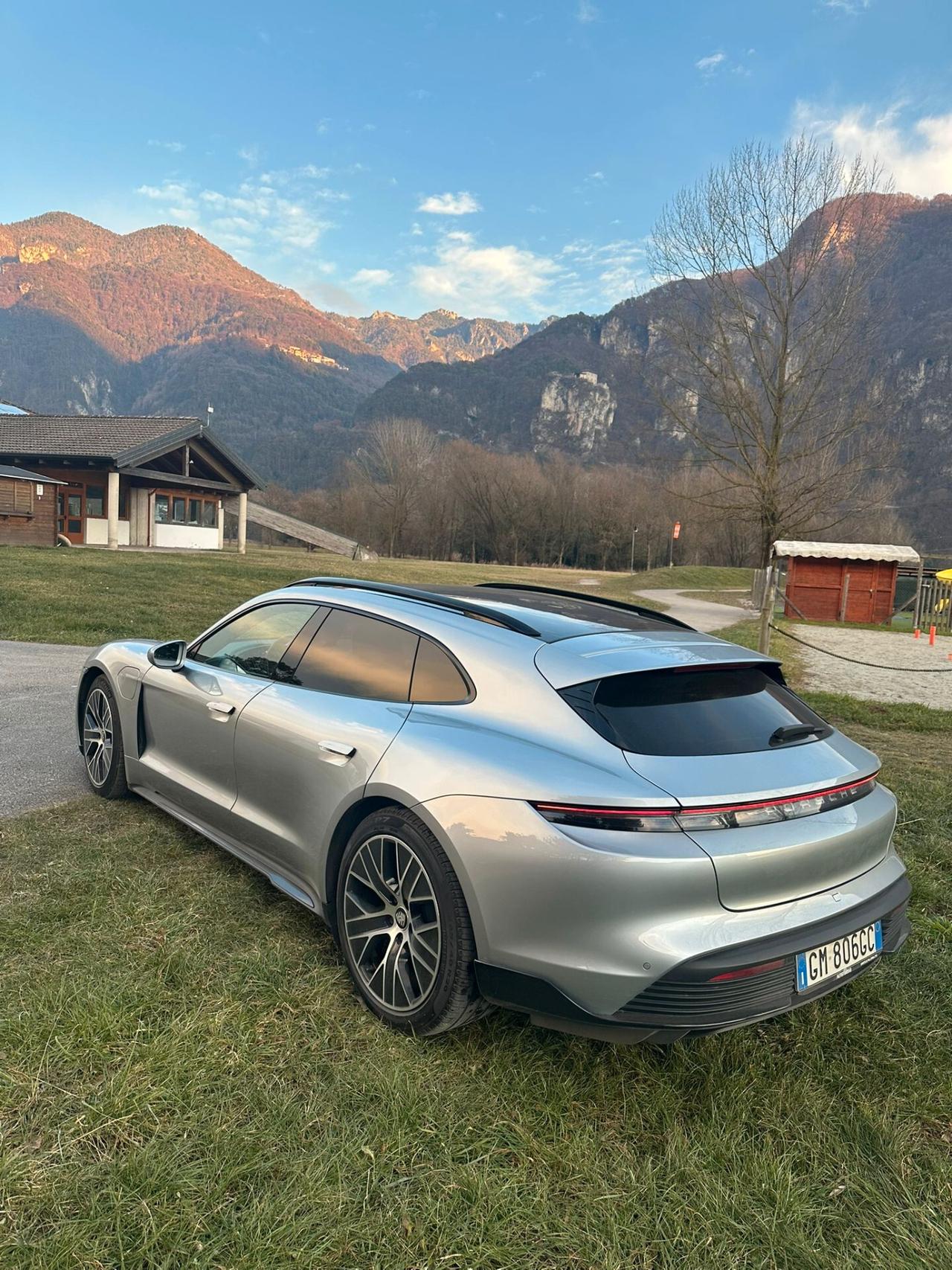 Porsche Taycan 4 Cross Turismo