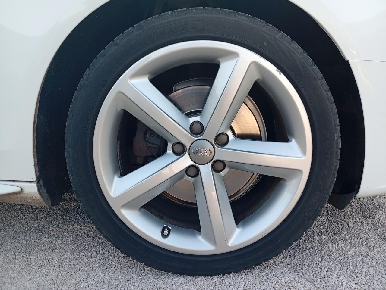 Audi A4 Avant 2.0 TDI 143CV F.AP. Ambiente S.line Interno Esterno