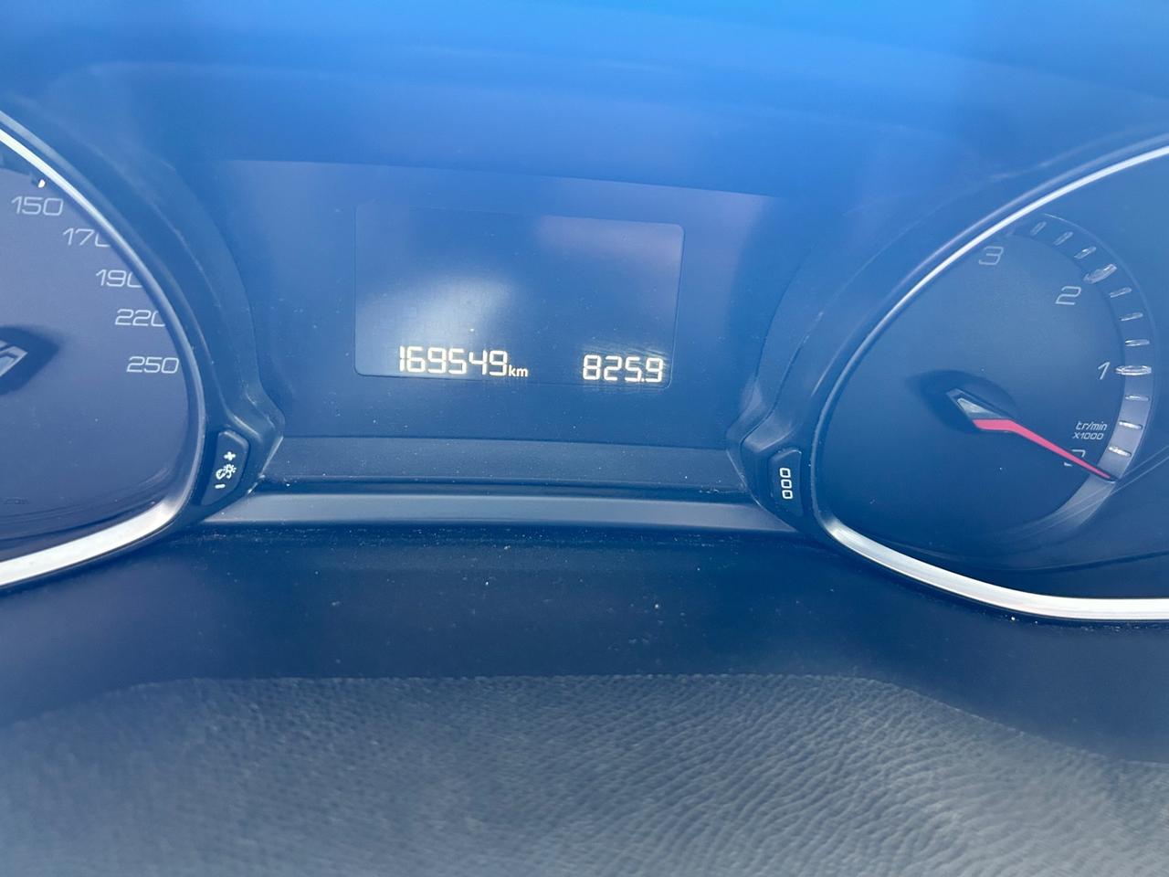 Peugeot 308 1.6 HDi 92 CV 2014