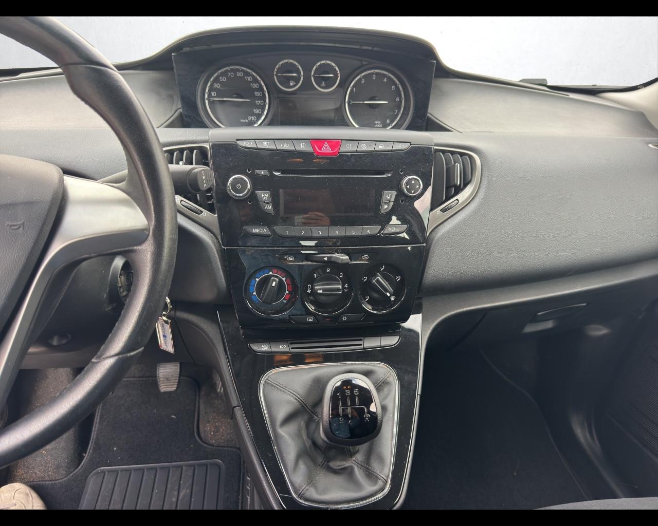 LANCIA Ypsilon 3ª serie - Ypsilon 0.9 TwinAir 85 CV 5 porte S&S Gold