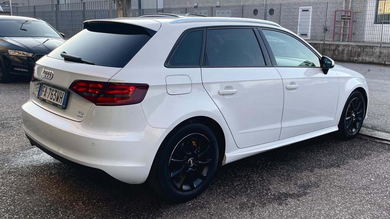 AUDI A3 SPORTBACK 1.6 TDI ULTRA 110CV - FULL LED, DISCHI FORATI, NEOPATENTATI