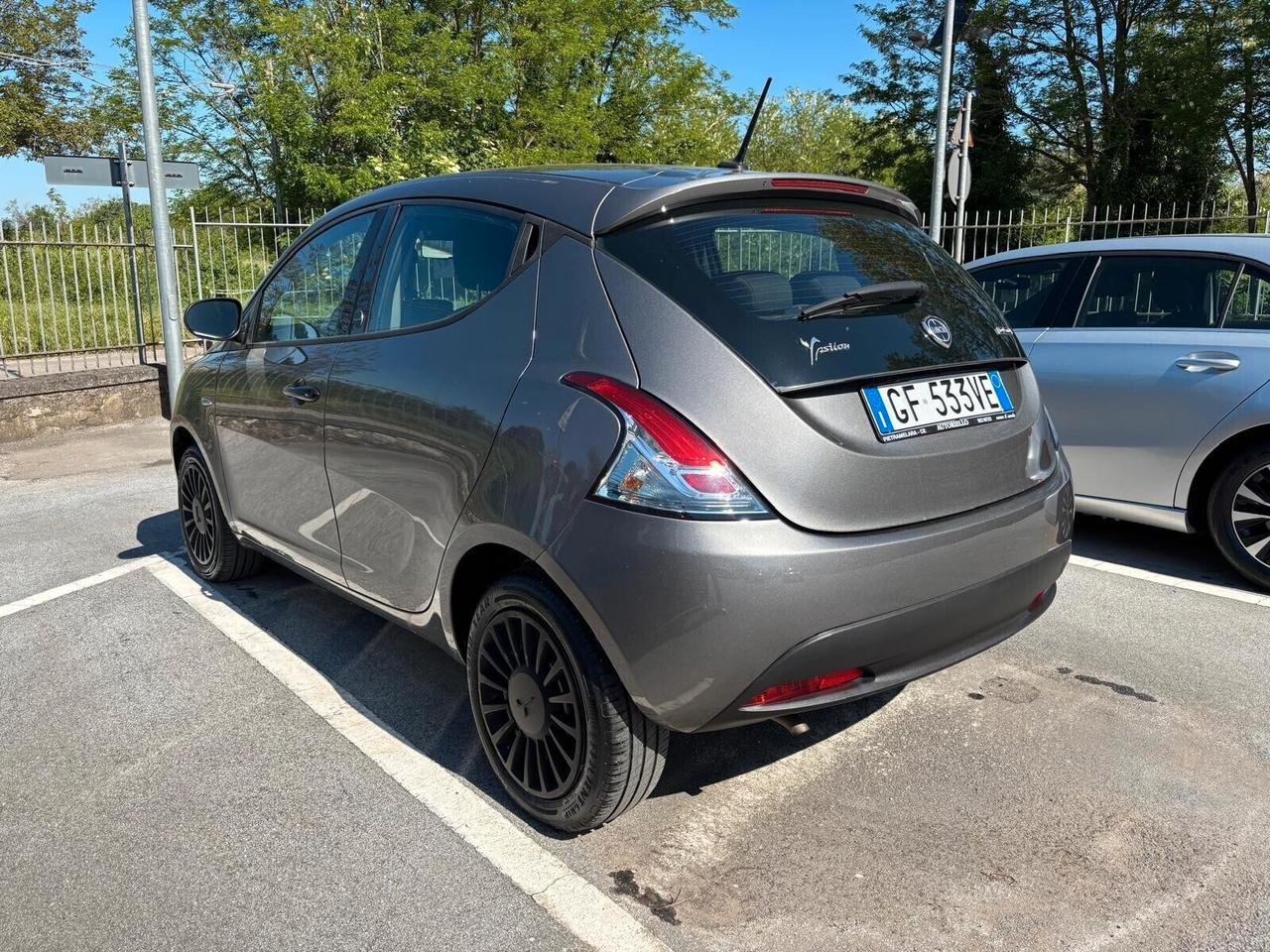 Lancia Ypsilon 1.0 FireFly Hybrid - 2021