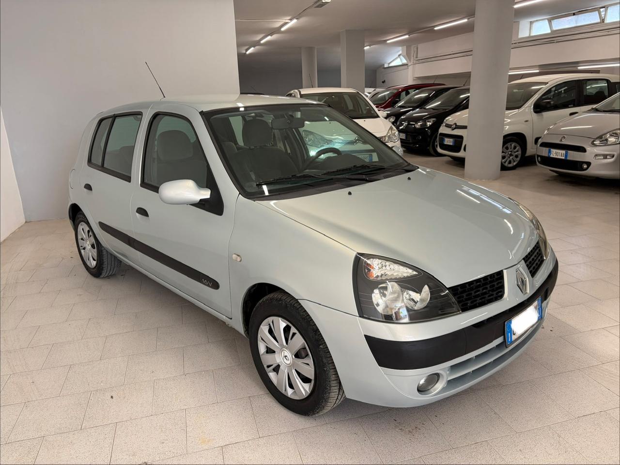 Renault Clio 1.2 16V cat 5 porte Privilège km 109.000 Nuova !