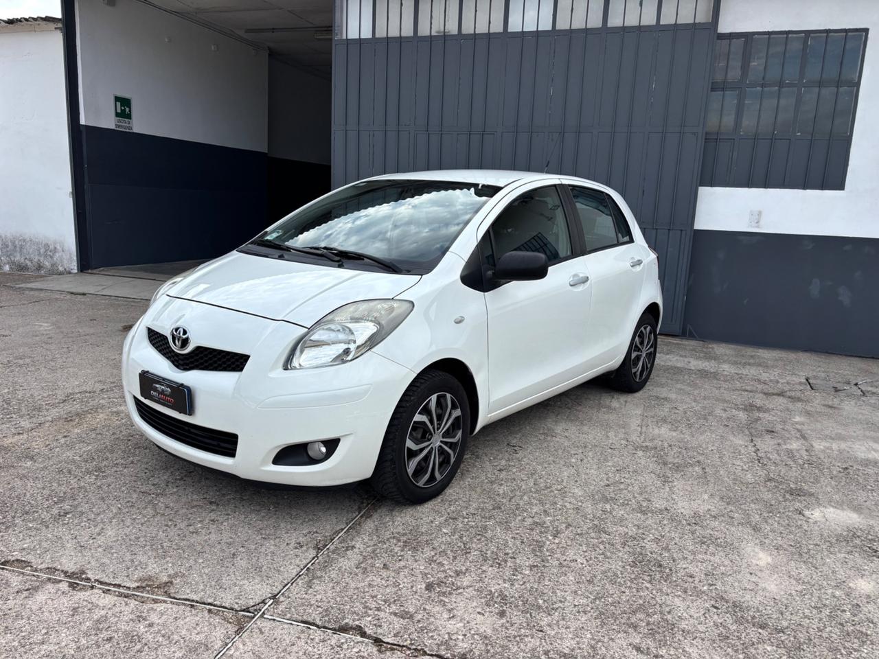 Toyota Yaris 1.0 benzina. Garanzia 12mesi. Neopatentati