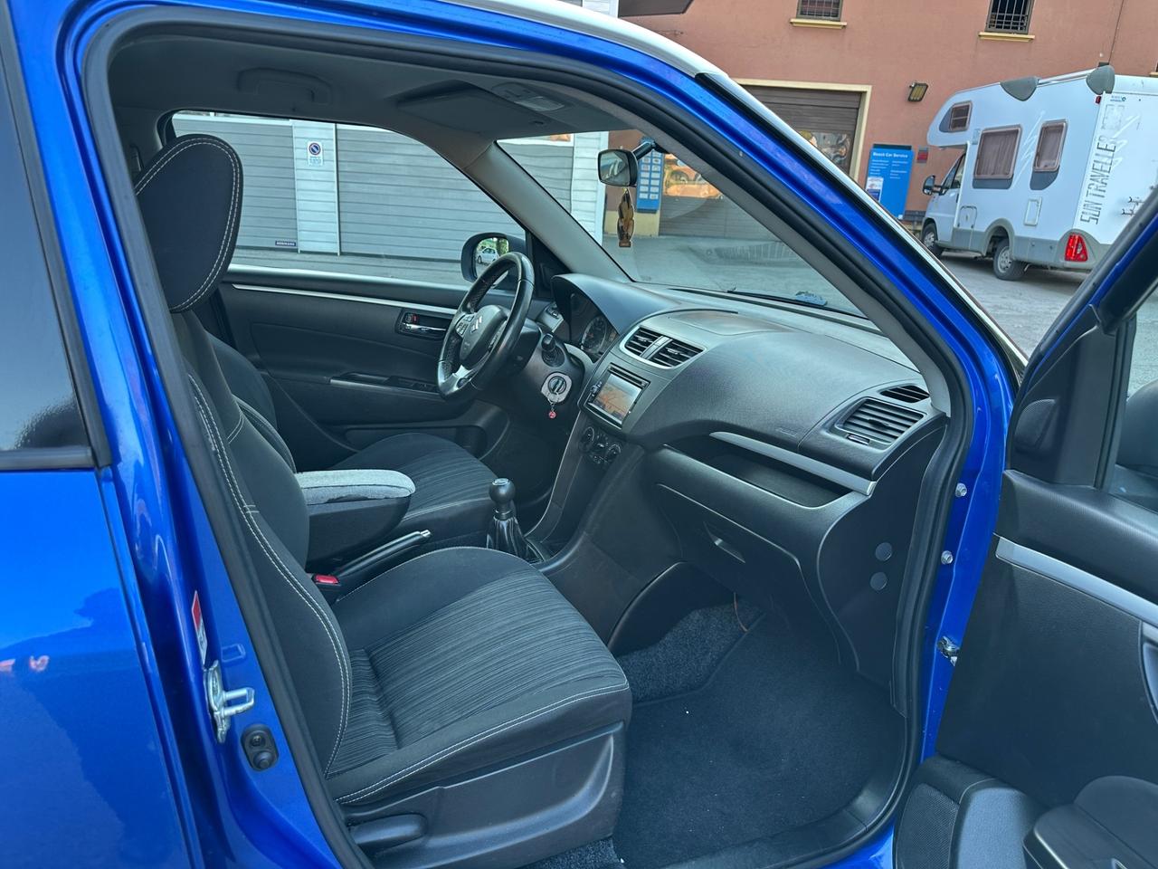 Suzuki Swift 1.2 VVT 5 porte B-Top Bi-Color