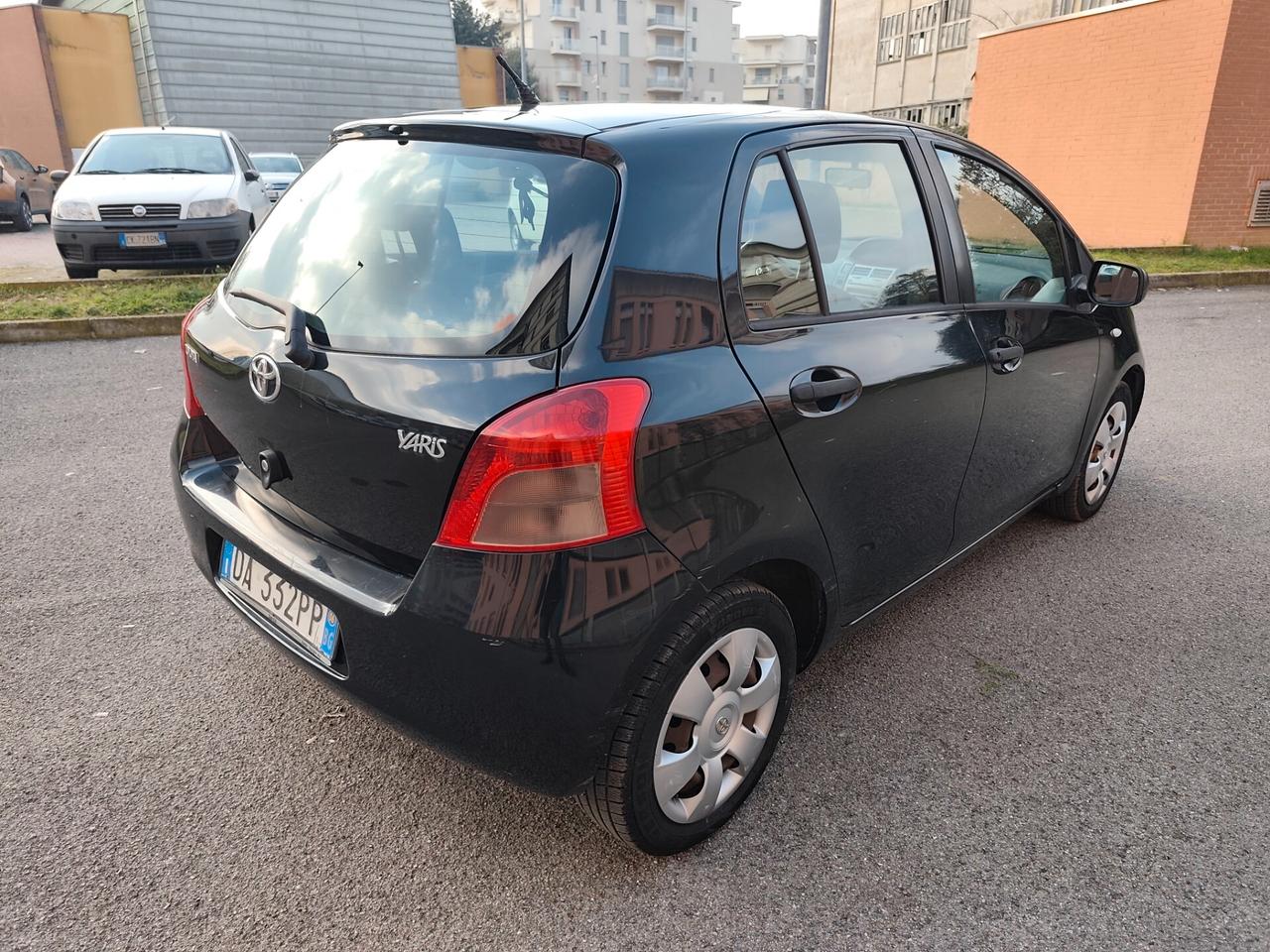 Toyota Yaris 1.3 benz 5 porte frizione nuova