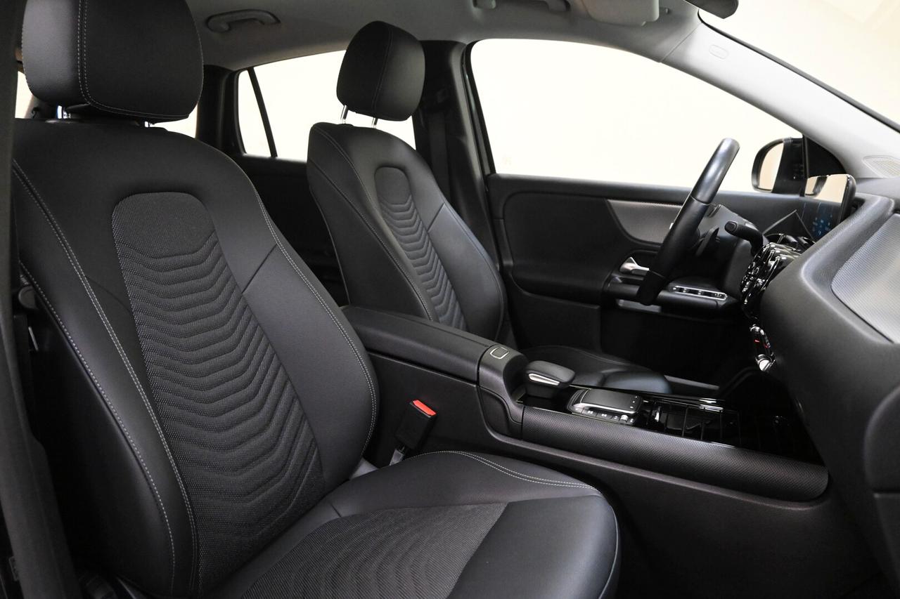 MERCEDES GLA (H247) GLA 180 d Automati...