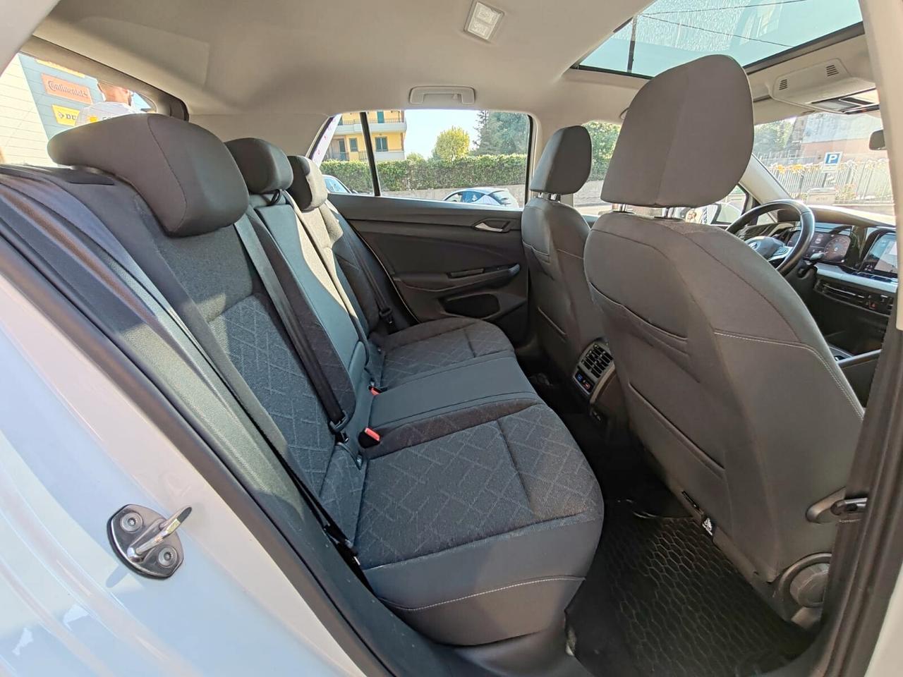 Volkswagen Golf 8 2.0 TDI 150 CV DSG /Life/ - IQ.Light, Digital Cockpit, Tetto Panoramico Apribile