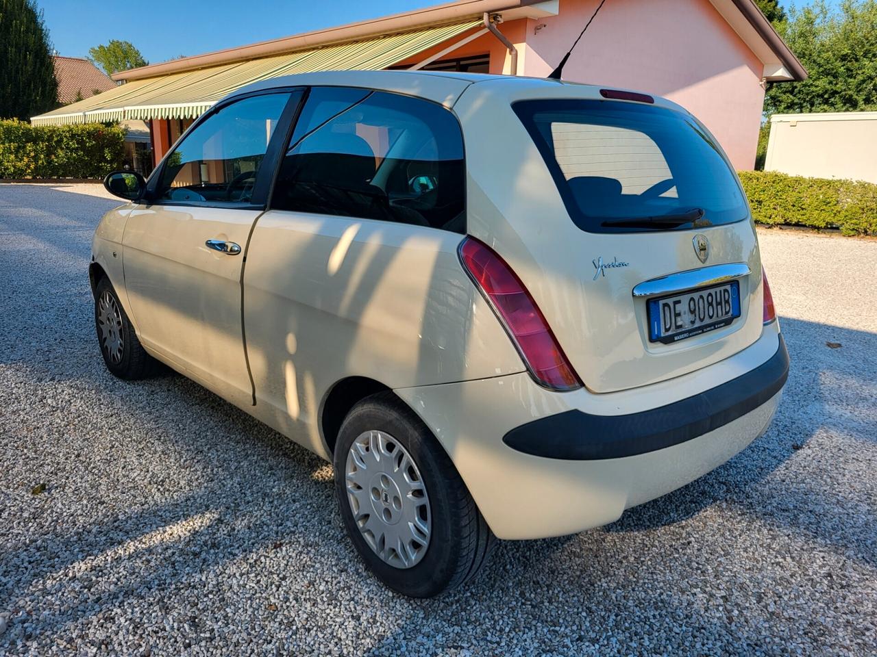 Lancia Ypsilon 1.3 MJT 75 CV Platino