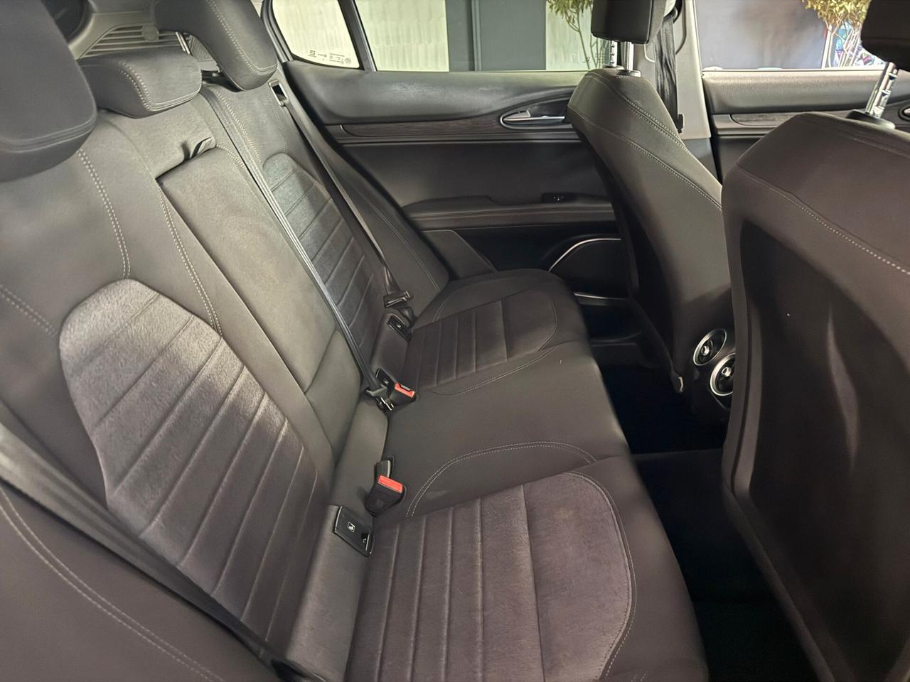 Alfa Romeo Stelvio 2.2 Turbodiesel 160 CV AT8 RWD Business