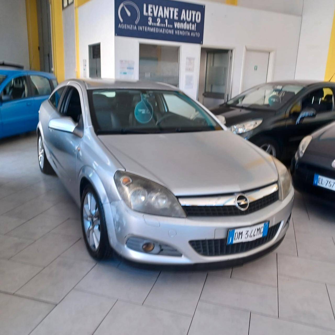 ASTRA 1.7 GT PER GLI AMANTI DELLE AUTO SPORTIVA