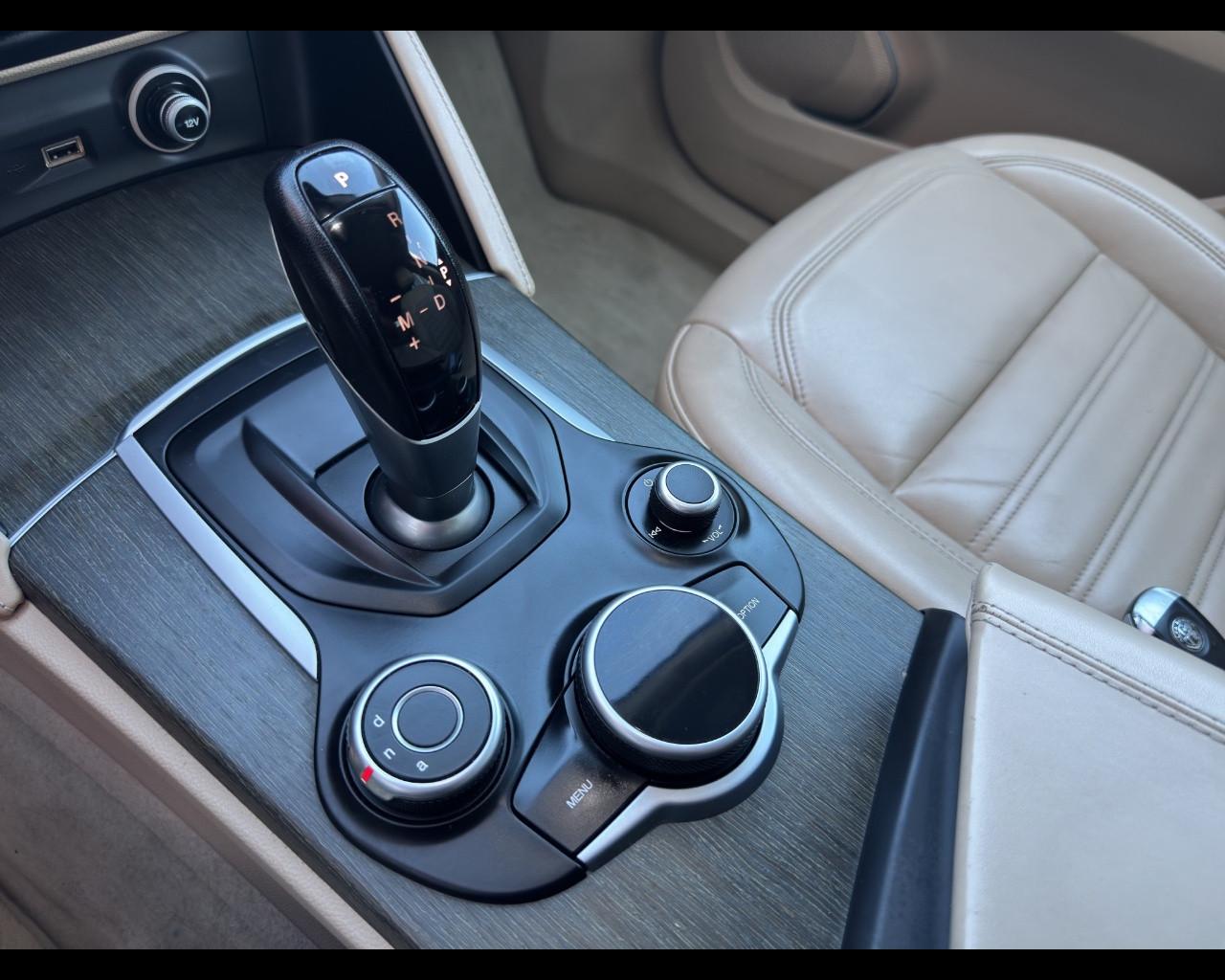 ALFA ROMEO Stelvio - Stelvio 2.2 Turbodiesel 210 CV AT8 Q4 Executive