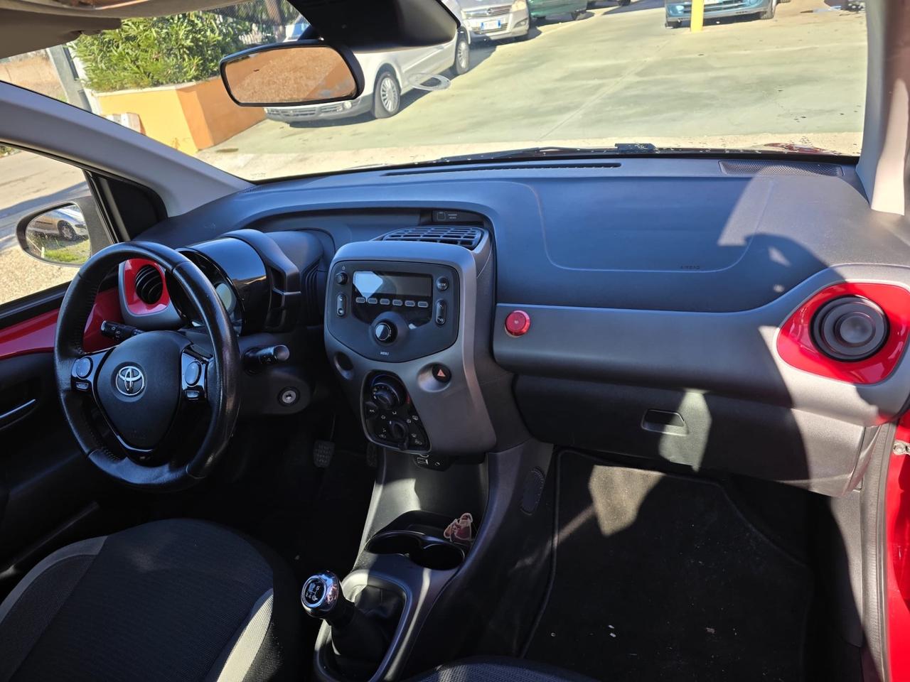 Toyota Aygo Connect 1.0 VVT-i 72 CV 5 porte x-clusiv