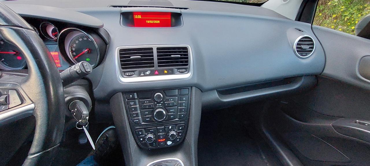 MERIVA 1,3 DIESEL 75 CV COSMO PELLE SEDILI RISCALDABILI SENSORI TELEFONOLEGA IMPECCABILE