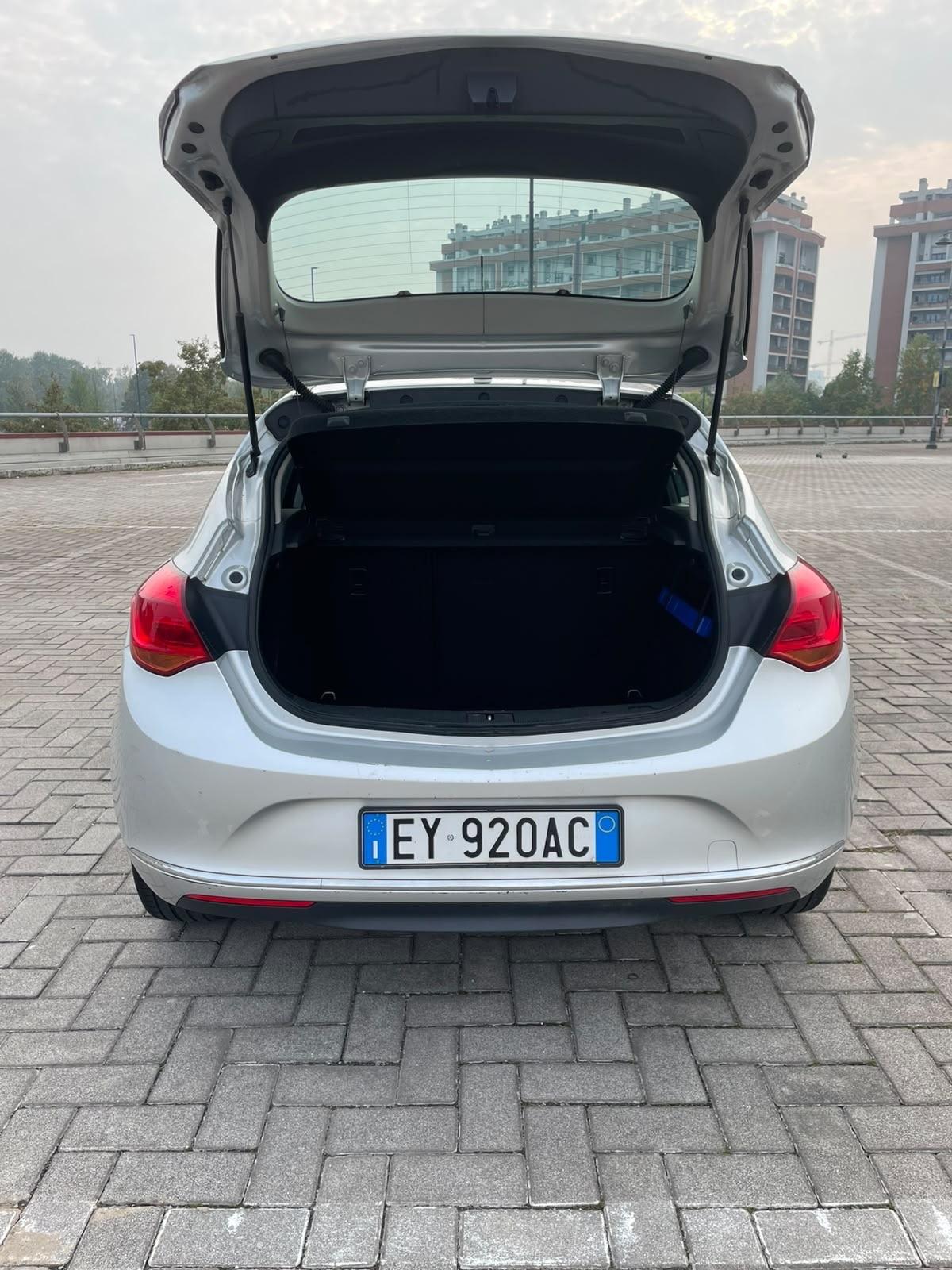 Opel Astra 1.4 100CV 5 porte Cosmo