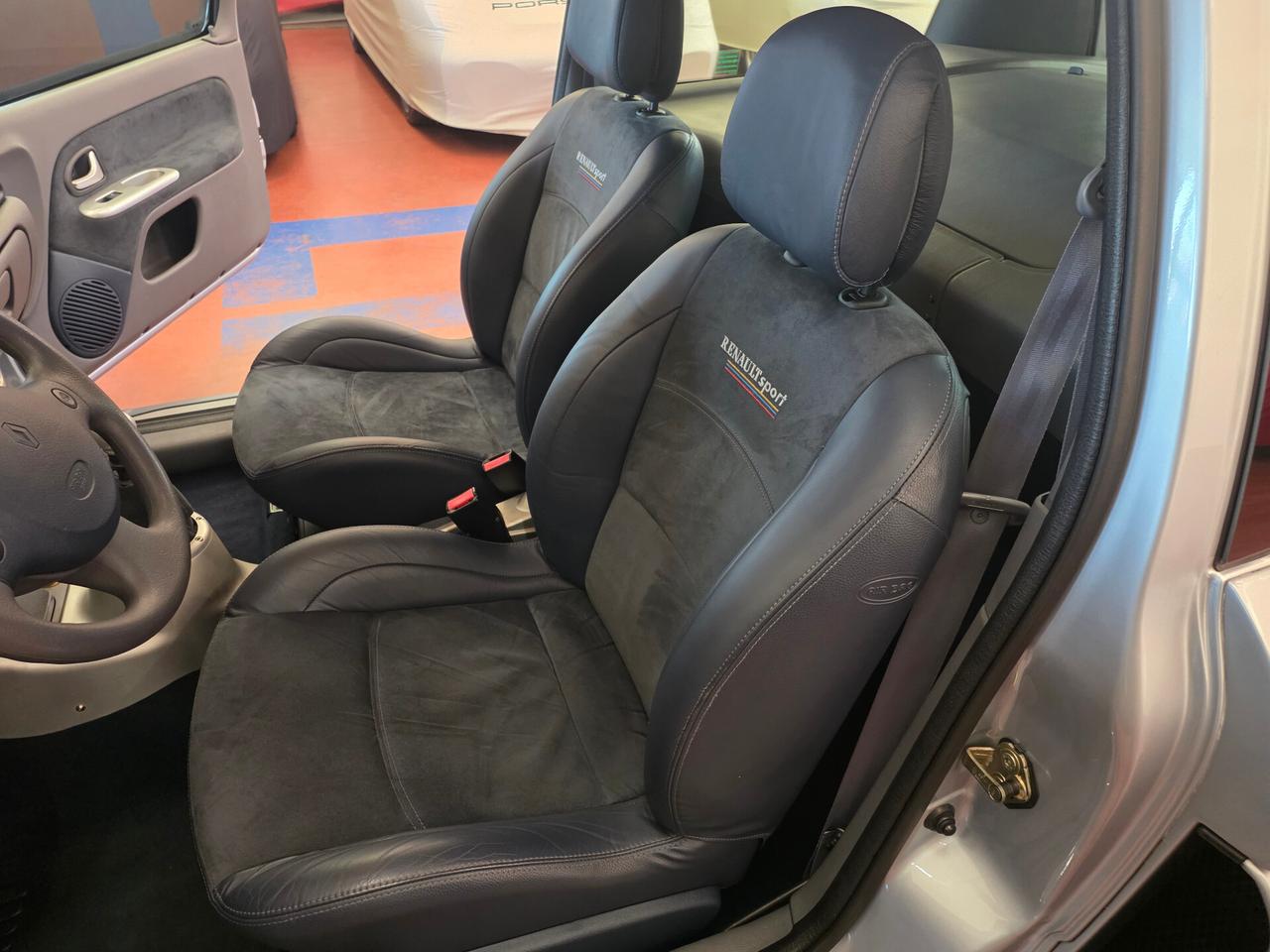 Renault Clio 3.0 V6 24V cat 3 porte Sport