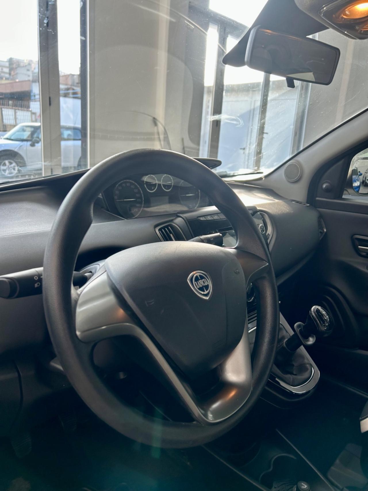 Lancia Ypsilon 1.2 69 CV 5 porte Gold FINANZIABILE