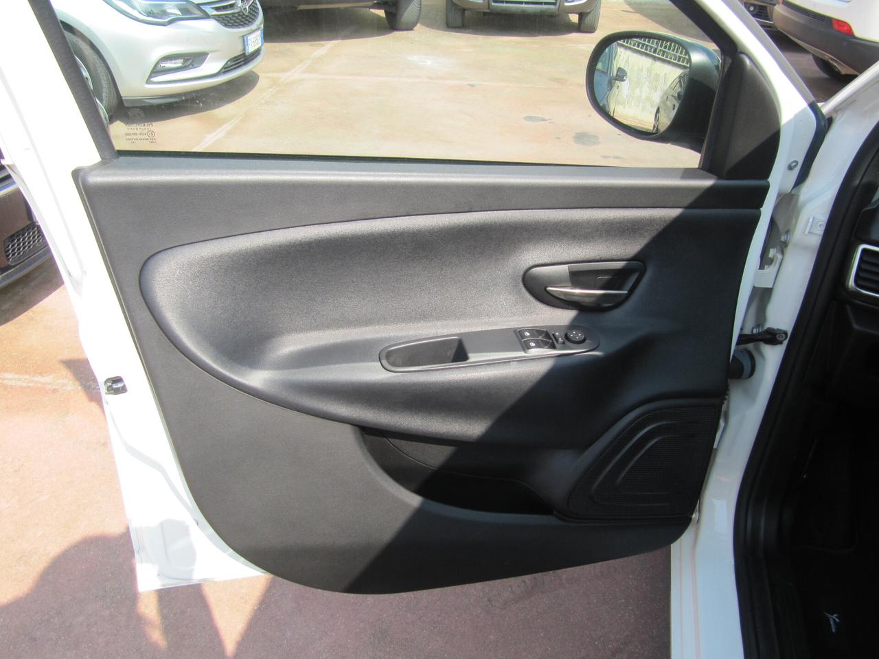 Lancia Ypsilon 1.3 MJT 16V 95 CV 5 porte S&S Silver