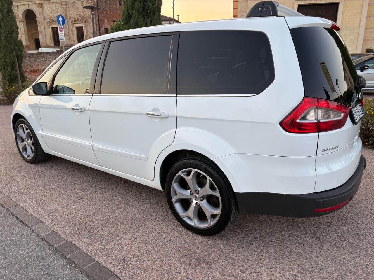 Ford Galaxy galaxi 2.0 tdci 7 posti tetto pelle pronta al uso