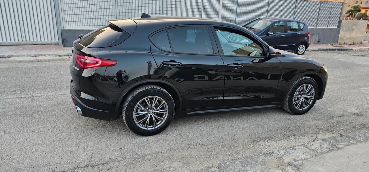 Alfa Romeo Stelvio 2.2 Turbodiesel 160 CV AT8 RWD Sport-Tech