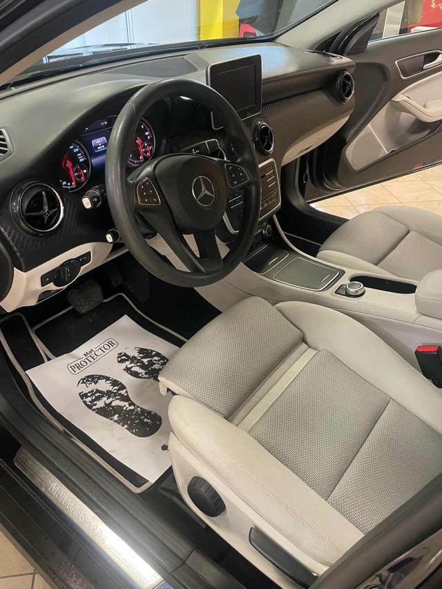 MERCEDES-BENZ GLA 180 d Automatic *E6/BLUETOOTH/USB