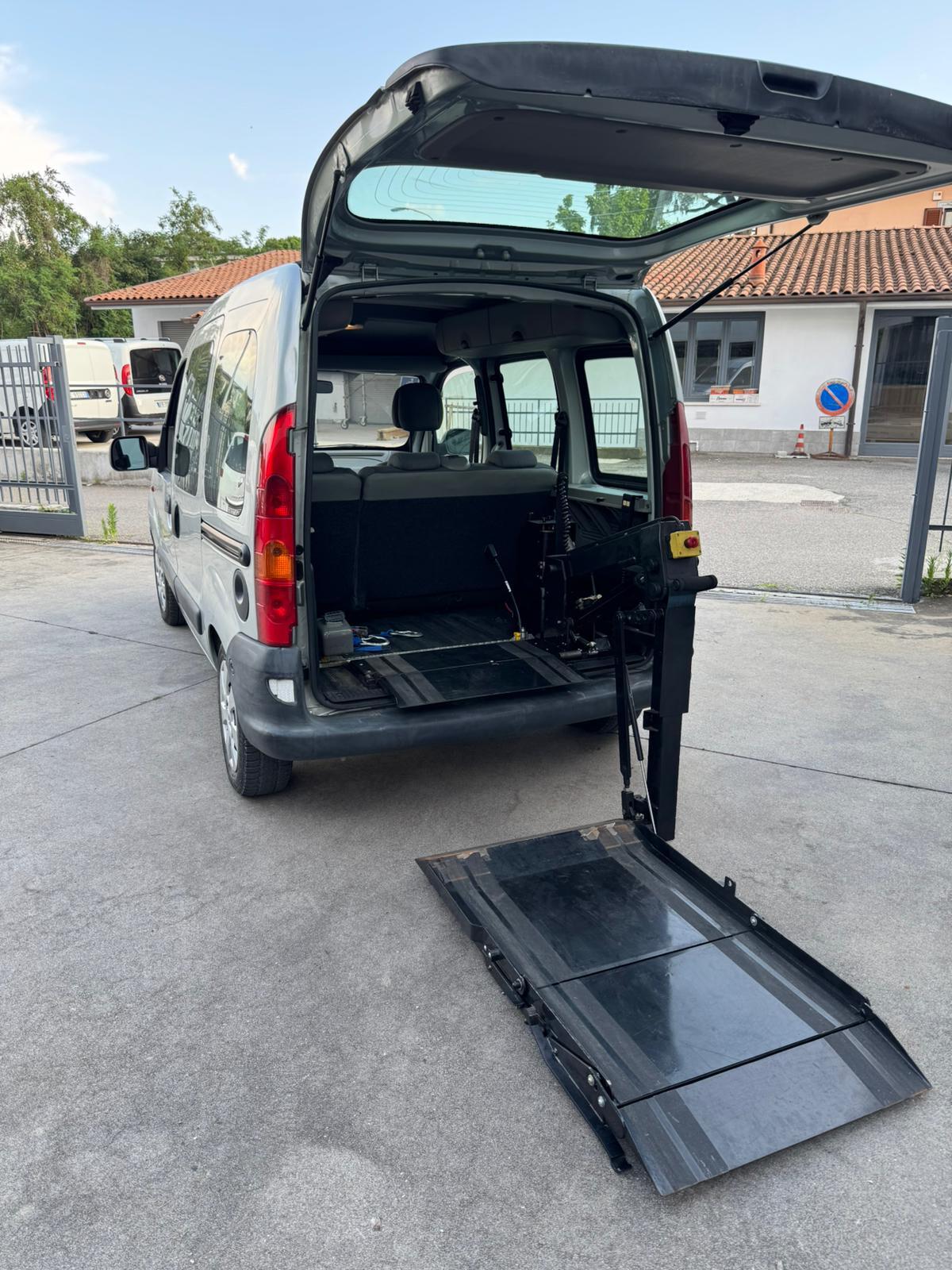 Renault Kangoo 1.2 16V TRASPORTO DISABILI