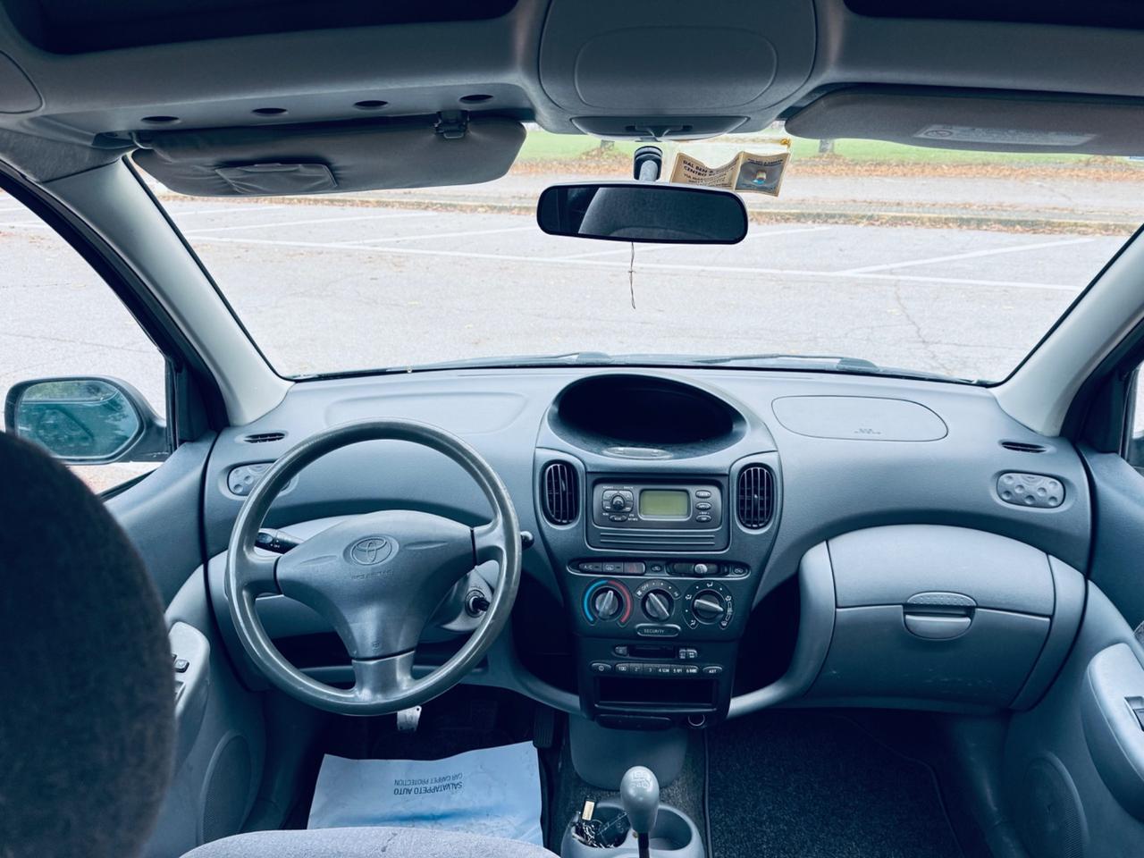 Toyota Yaris 1.3i 16V cat 5 porte Luna