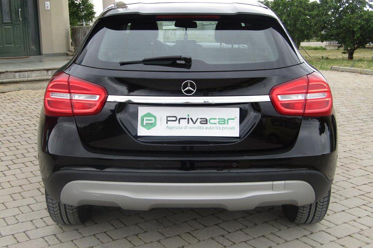 MERCEDES GLA 180 d Automatic Business