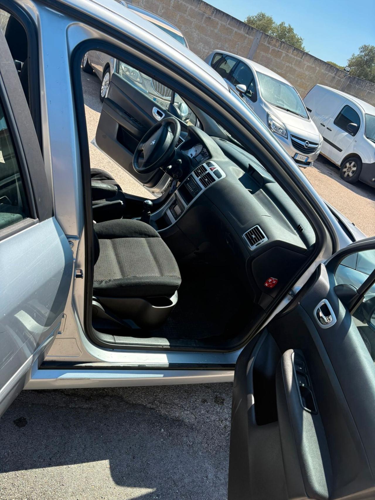 Peugeot 207 1.4 HDi 70CV 5p. X Line