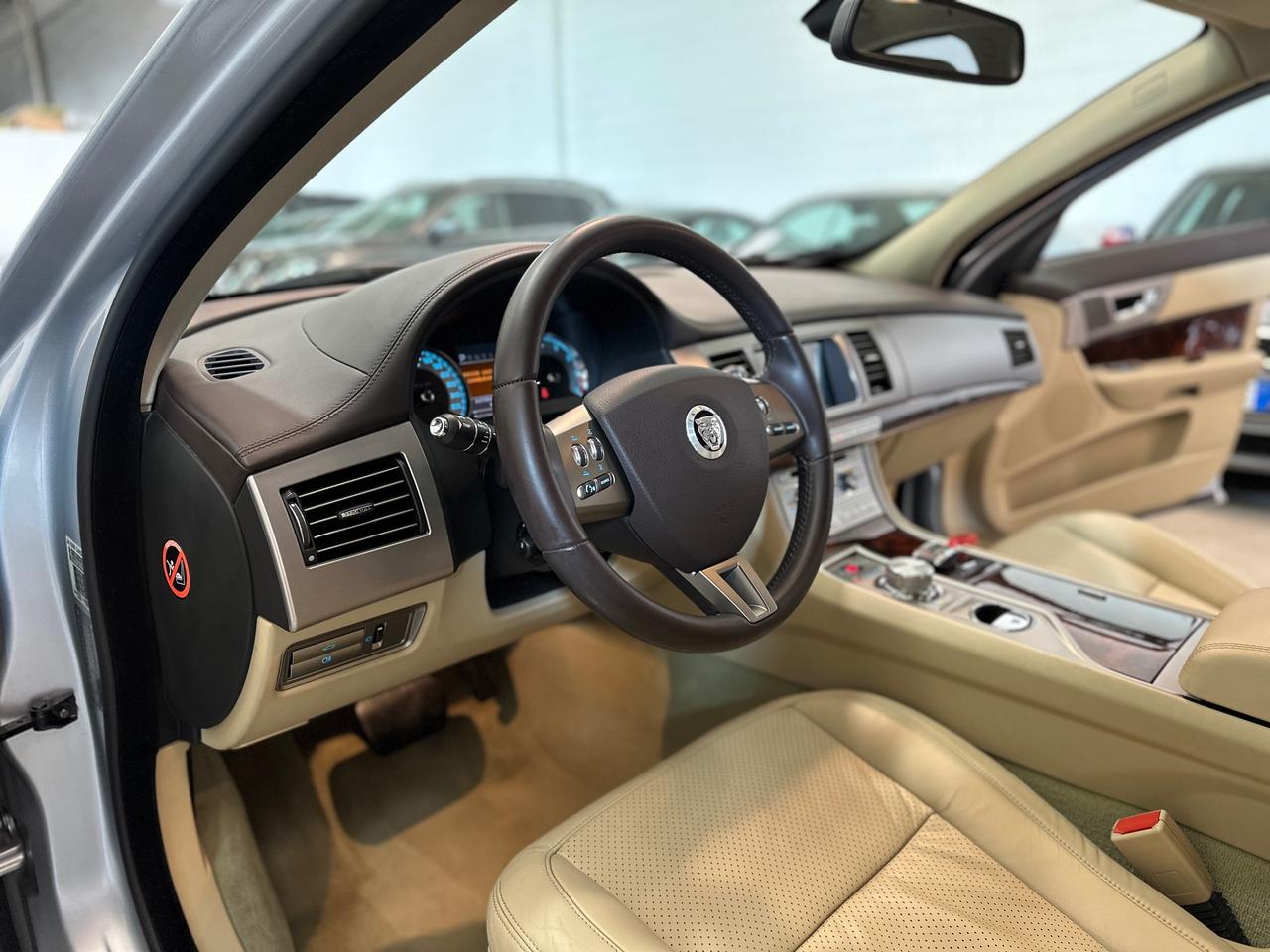 Jaguar XF 4.2 V8 Premium Luxury