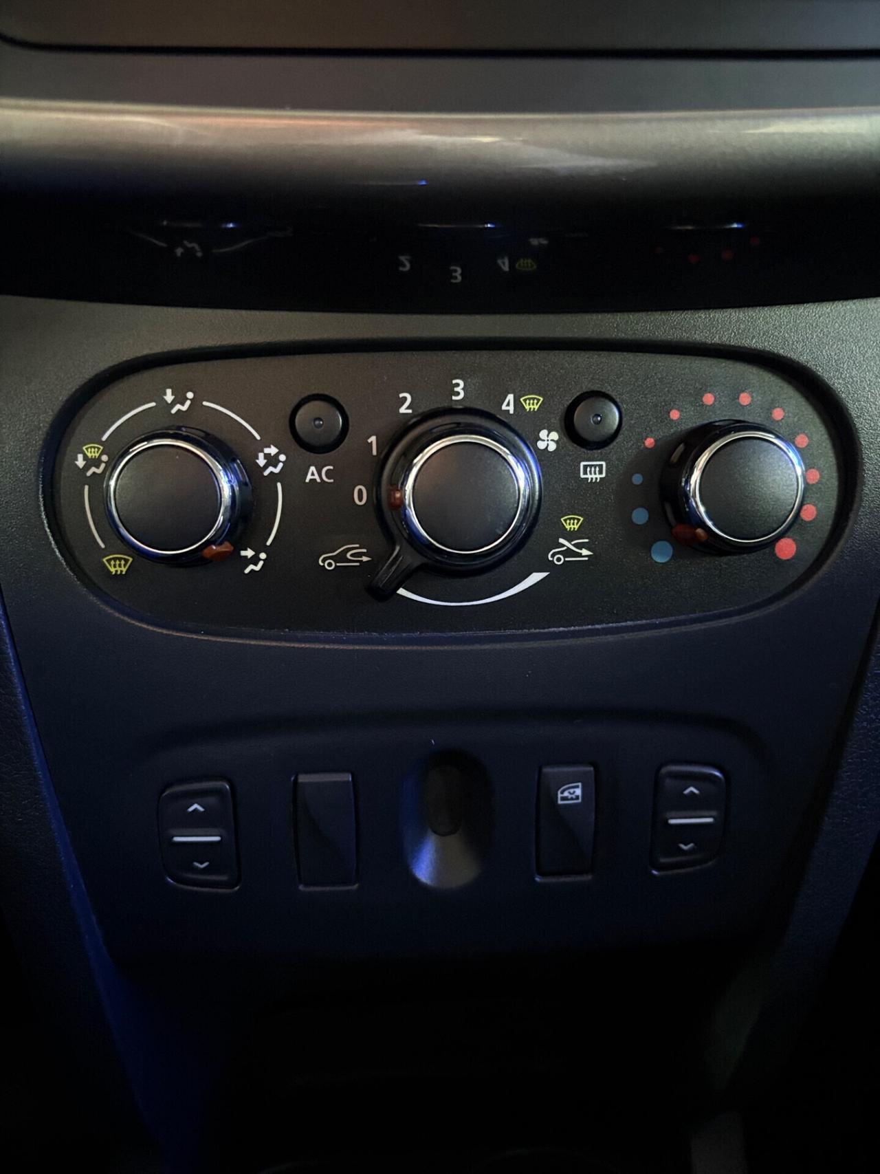 Dacia Sandero 1.2 GPL 75CV