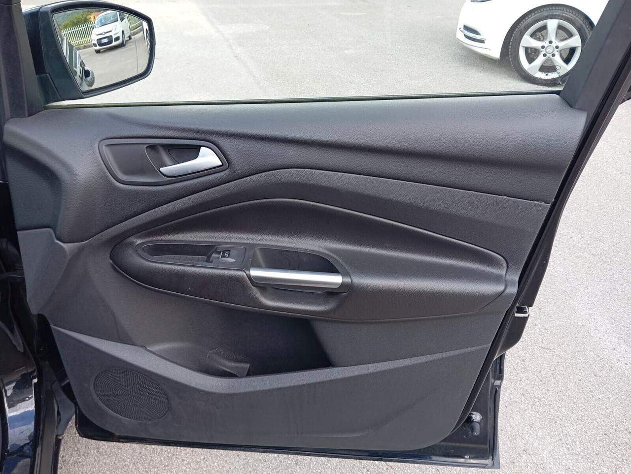 Ford Kuga 1.5 TDCI 120 CV S&S 2WD Powershift ST-Line